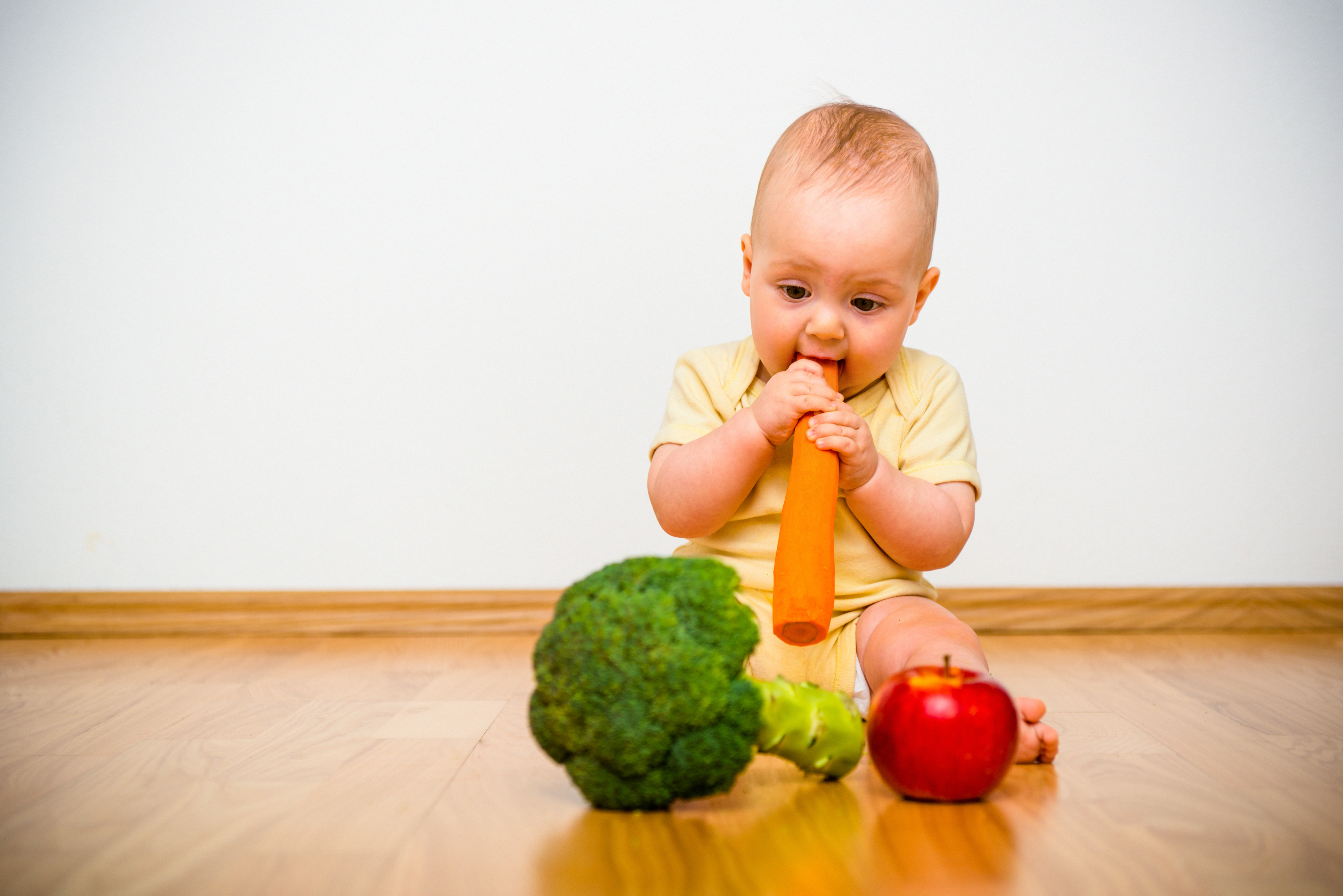Baby isst Gemüse